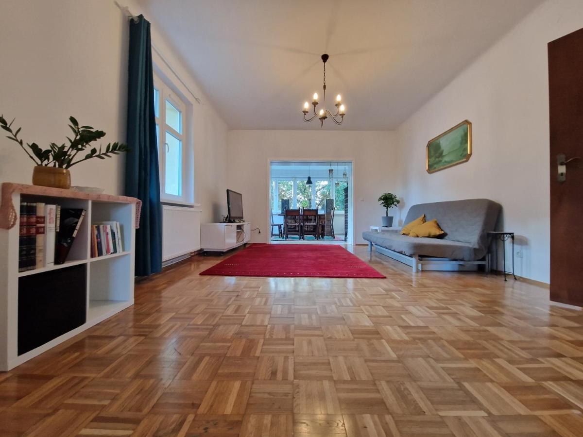 Geraeumige Und Zentrale Ferienwohnung Stahnsdorf Exteriör bild