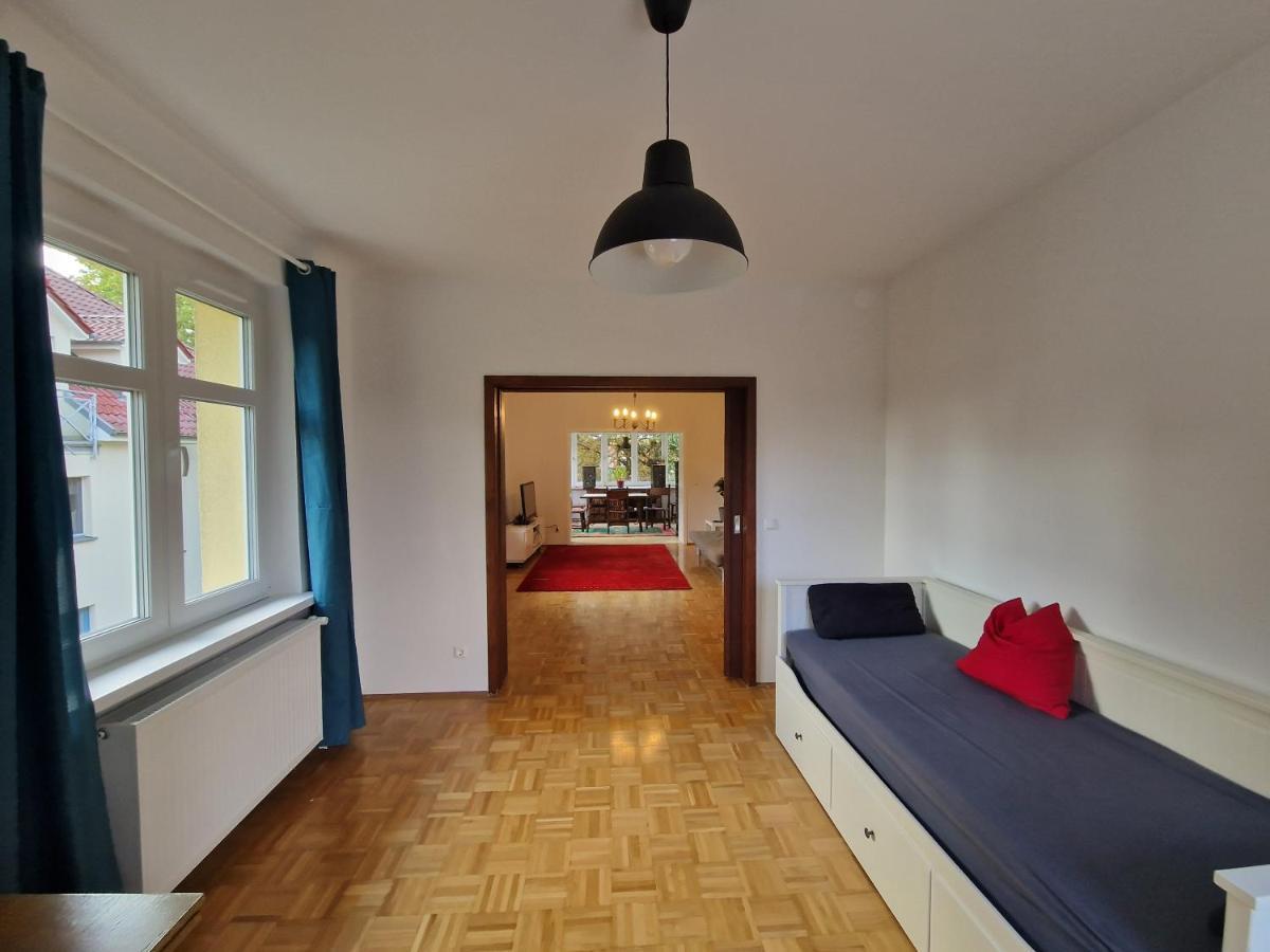 Geraeumige Und Zentrale Ferienwohnung Stahnsdorf Exteriör bild